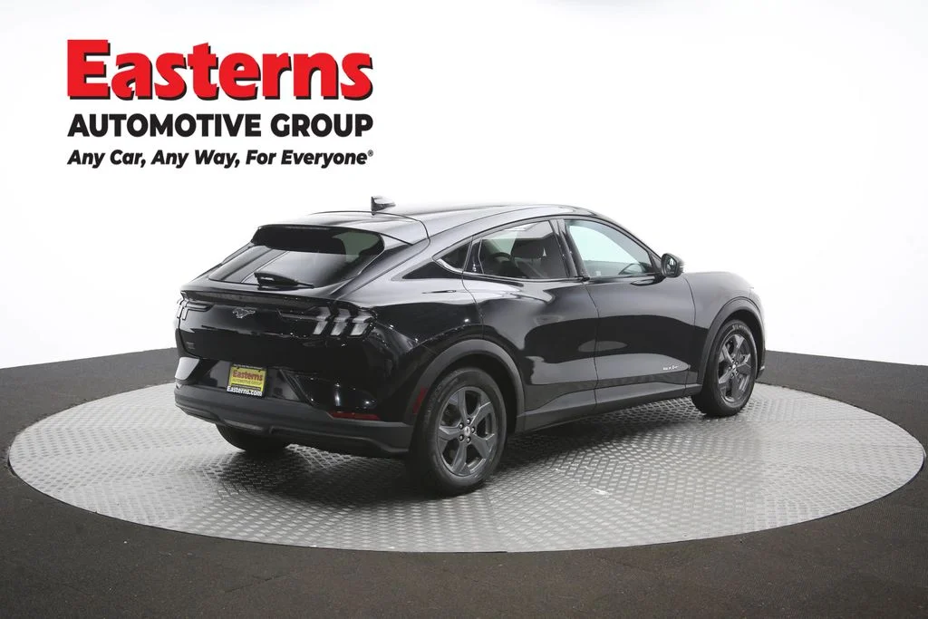 Used 2021 Black Ford Select image 39