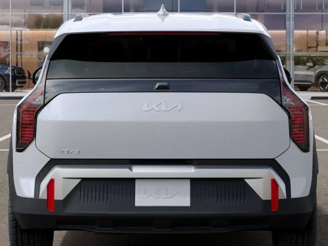 New 2027 White Kia Wind image 13