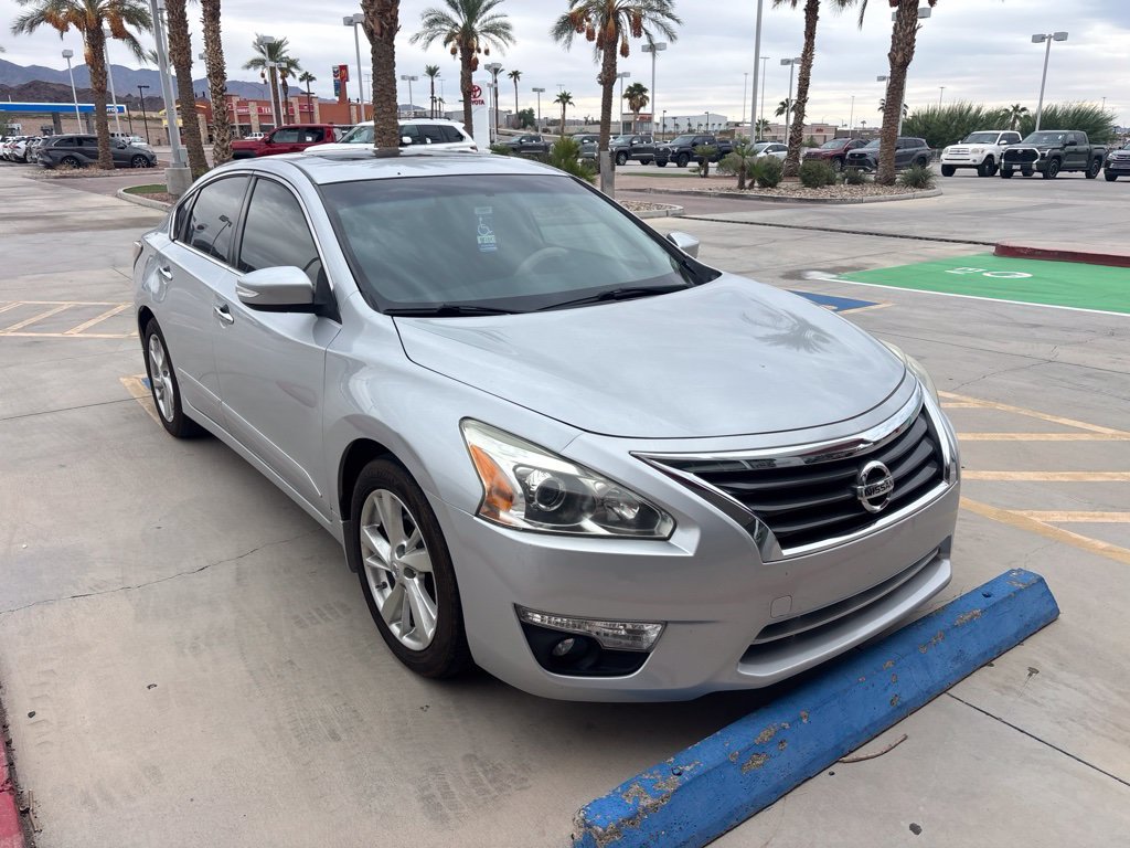 Used 2014 Silver Nissan 2.5 SV image 2