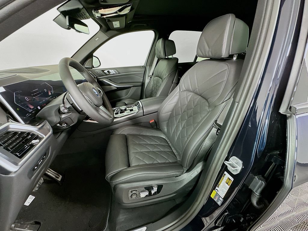 New 2026 Carbon Black Metallic BMW xDrive50e image 16