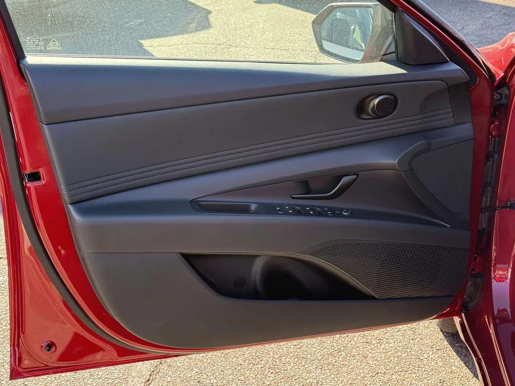 2025 Hyundai Elantra Blue - Photo 29