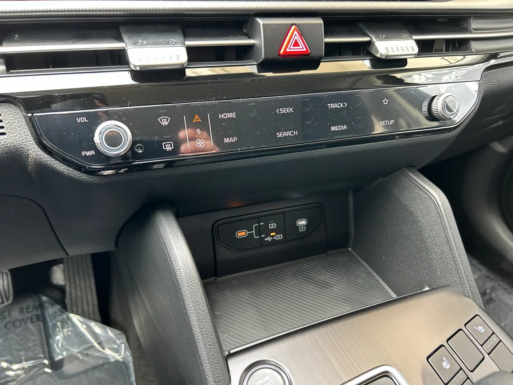 New 2026 Fusion Black Kia LX image 21