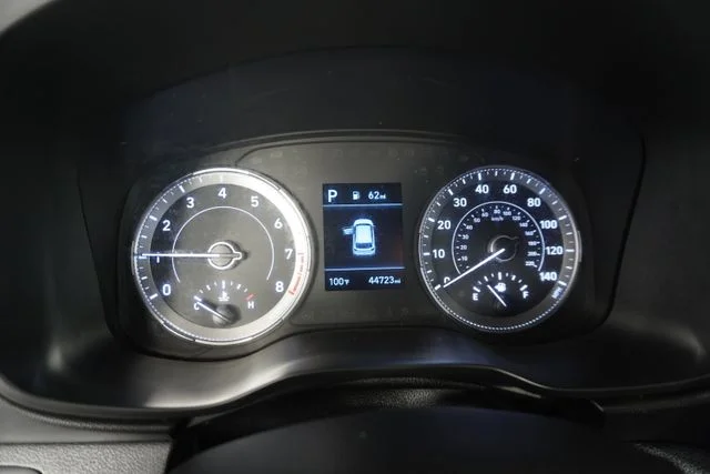 Used 2022 Gray Hyundai SE image 24