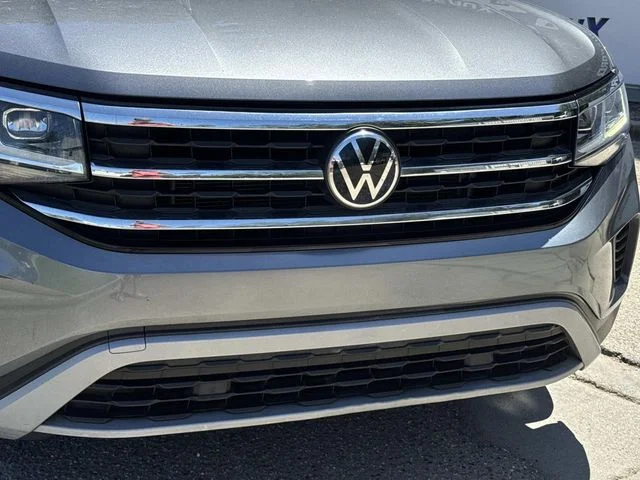 Certified Used 2020 Platinum Gray Metallic Volkswagen 2.0T SE image 3