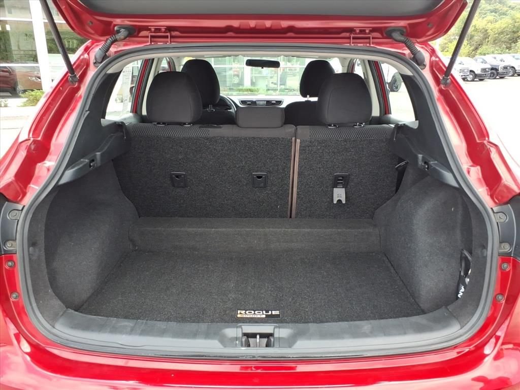 Used 2018 Ruby Nissan S image 8