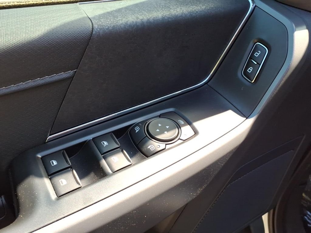 New 2026 Oxford White Ford XLT image 19