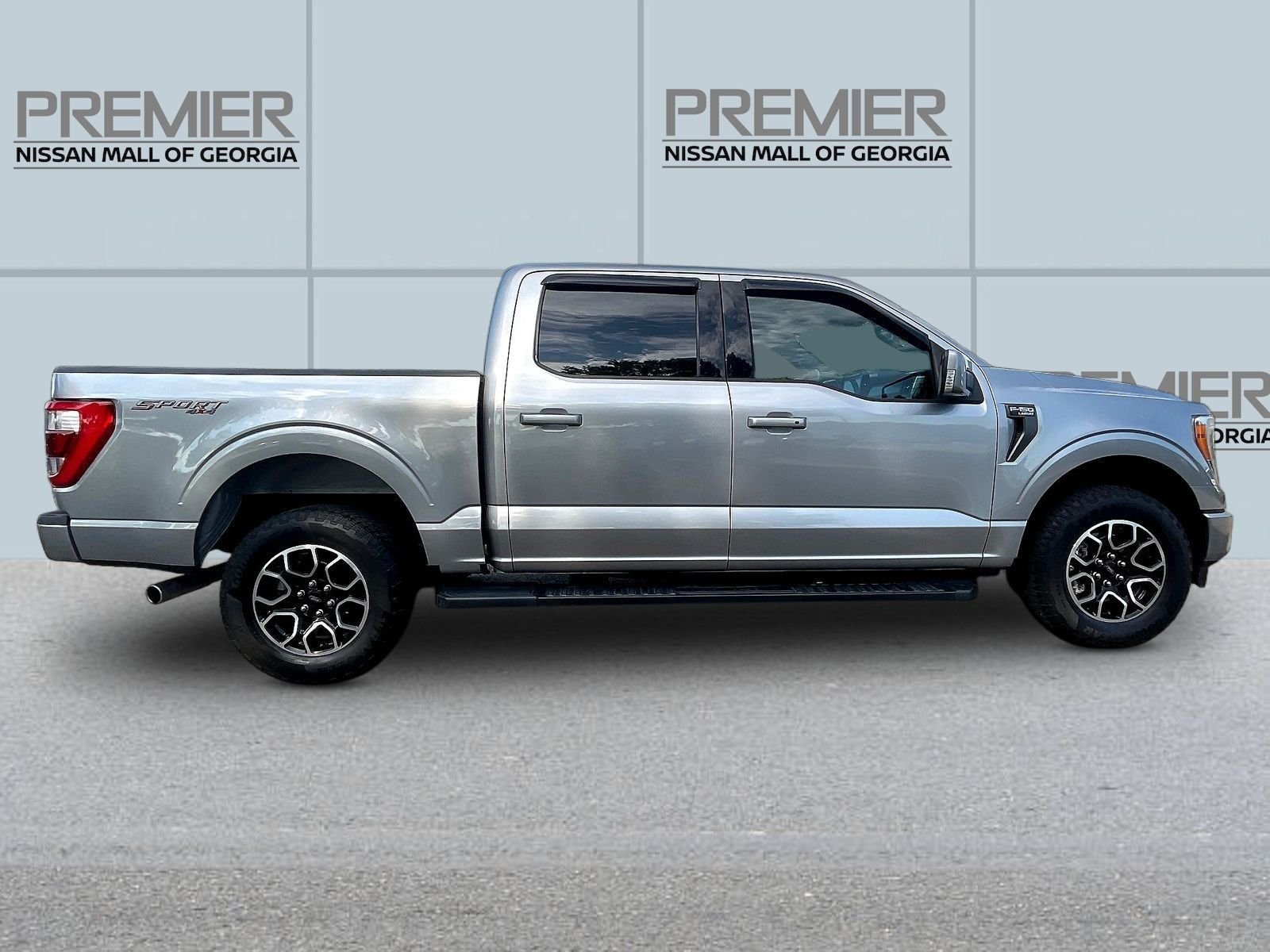 Used 2022 Silver Ford Lariat image 8