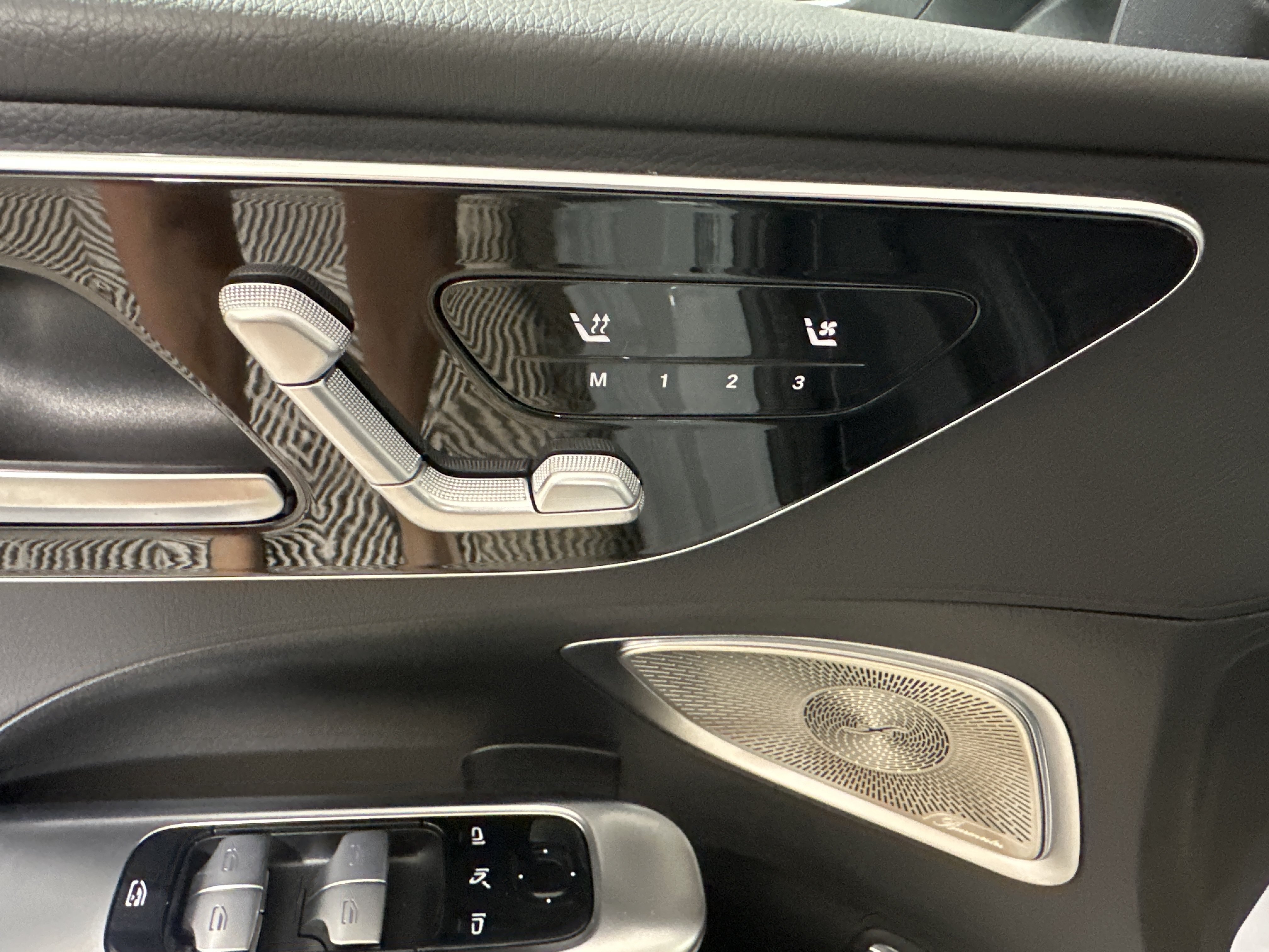 New 2026 MANUFAKTUR Alpine Grey Mercedes-Benz C 300 image 10