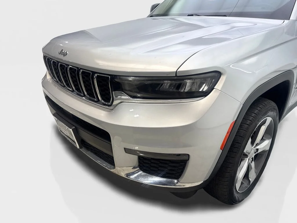 Used 2022 Silver Jeep Limited image 16