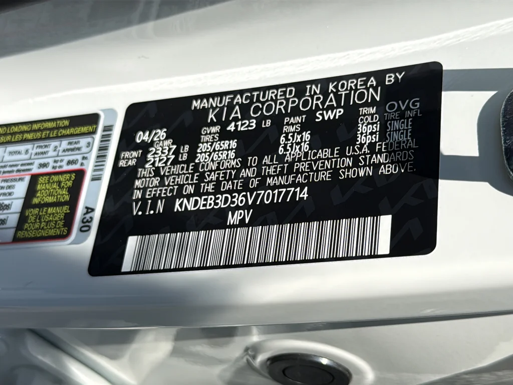New 2027 Snow White Pearl Kia LX image 32