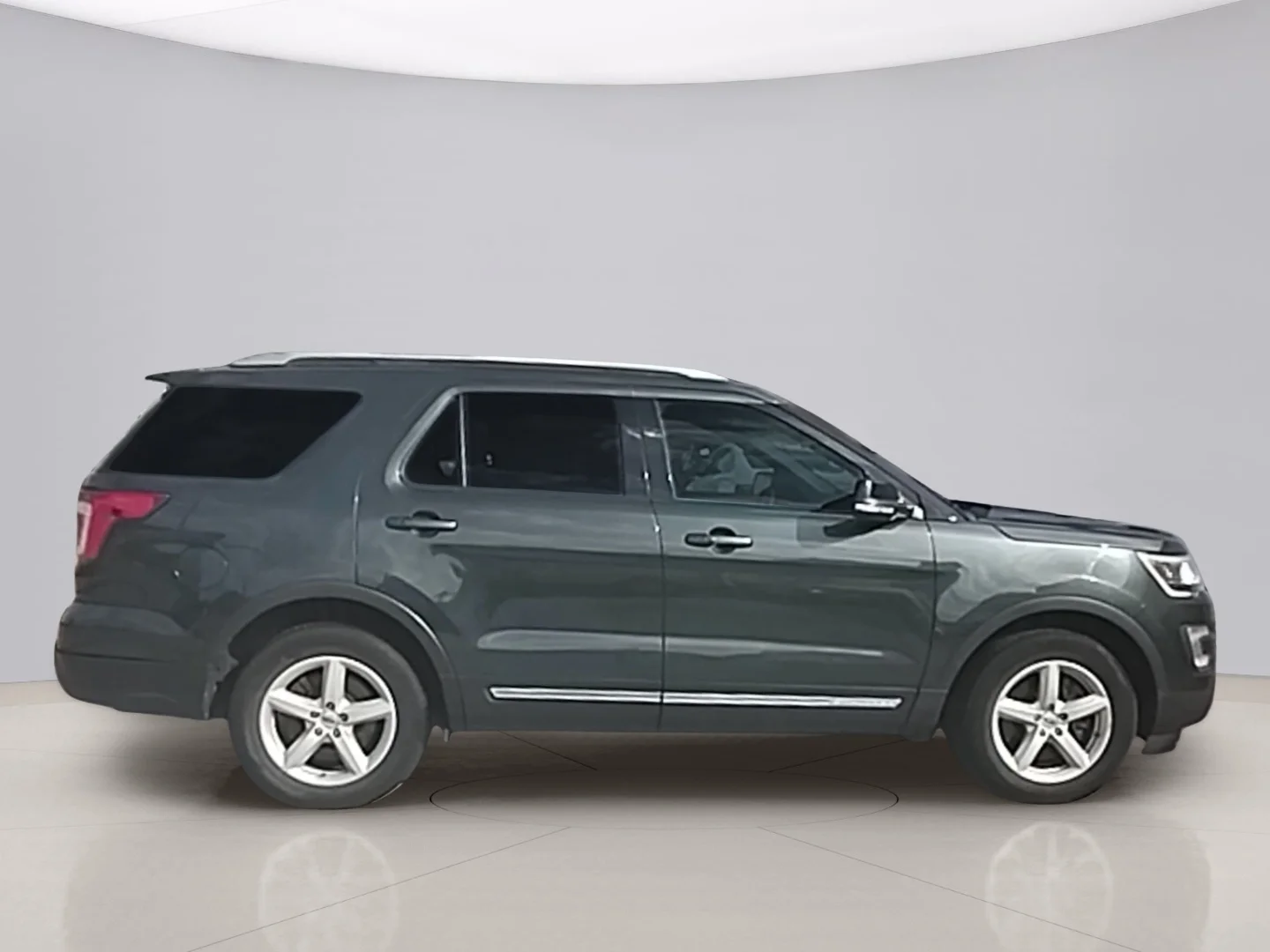 Used 2016 Gray Ford XLT image 6