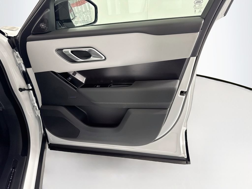 Used 2026 Fuji White Land Rover P250 Base image 25