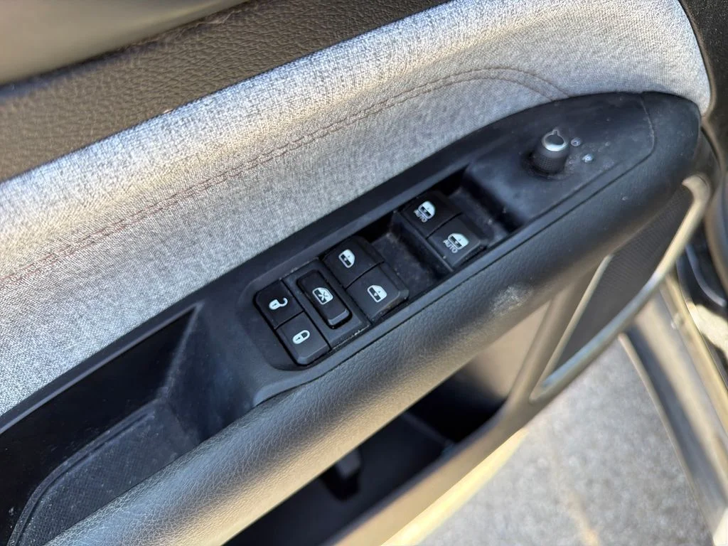 Used 2024 Black Jeep Latitude Lux image 42