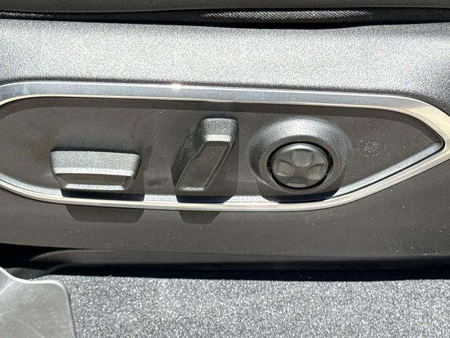 New 2026 Baltic-Gray Metallic Clear-Coat Exterior Paint Jeep Limited Altitude image 14