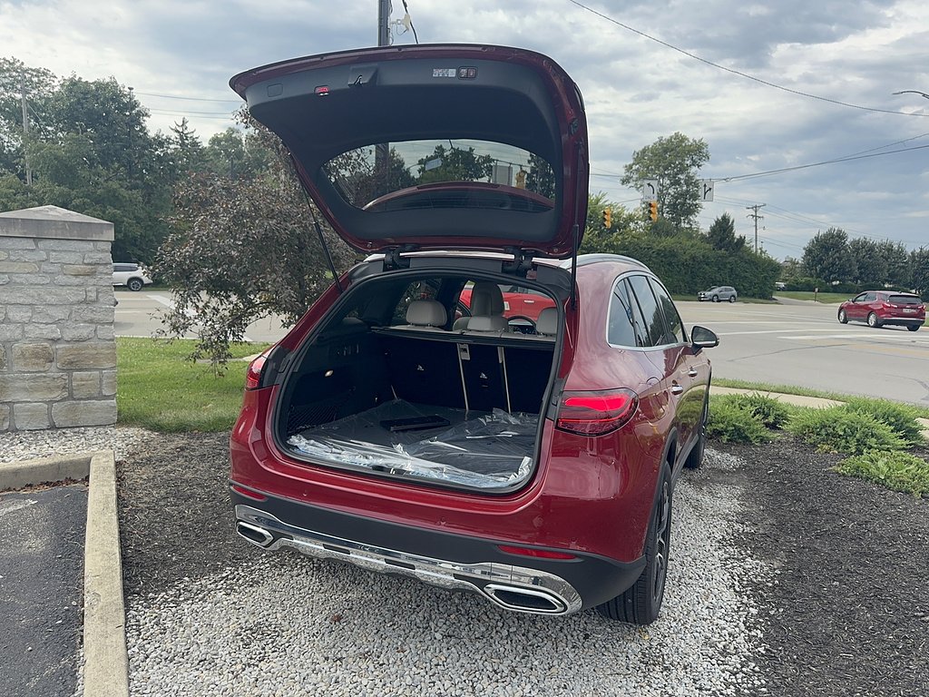 New 2026 MANUFAKTUR Patagonia Red Metallic Mercedes-Benz GLC 300 4MATIC® image 14