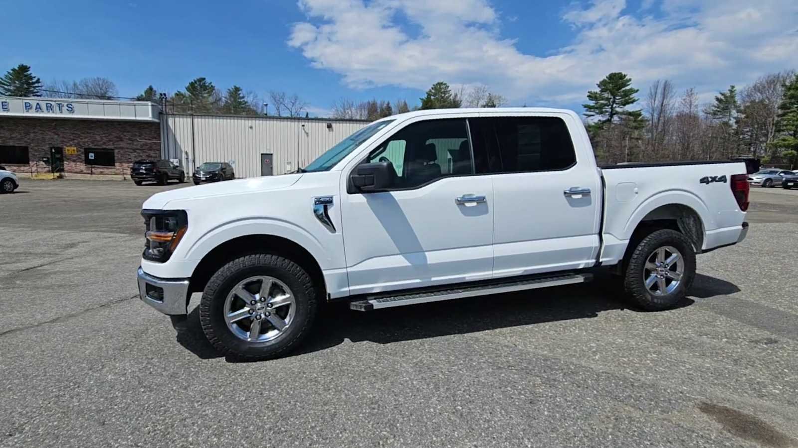 Certified Used 2025 Oxford White Ford XLT image 4