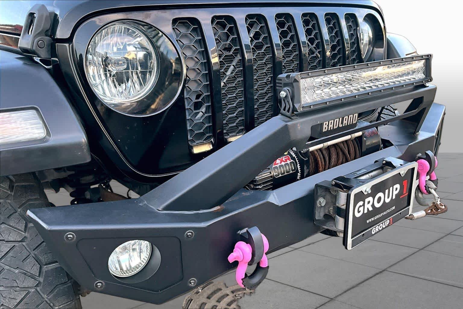 Used 2020 Black Clearcoat Jeep Sport S image 29