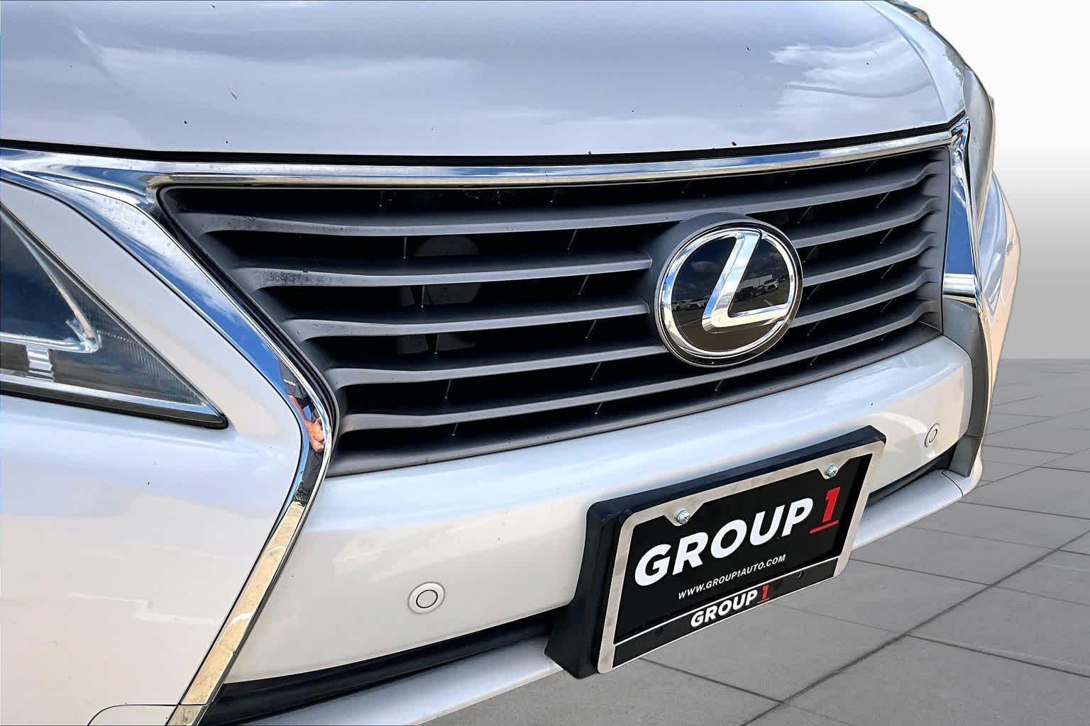 Used 2013 Starfire Pearl Lexus  image 29