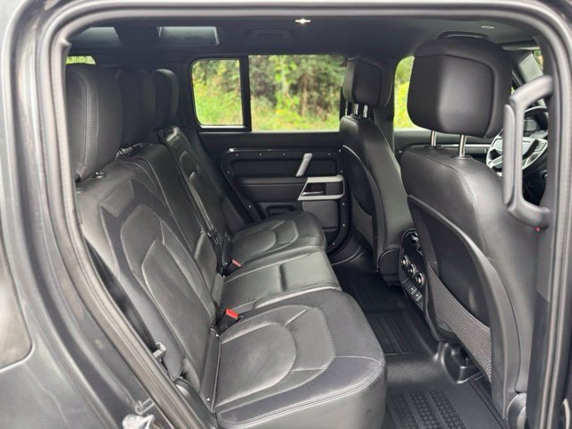 Used 2024 Carpathian Gray Premium Metallic Land Rover X-Dynamic SE image 17