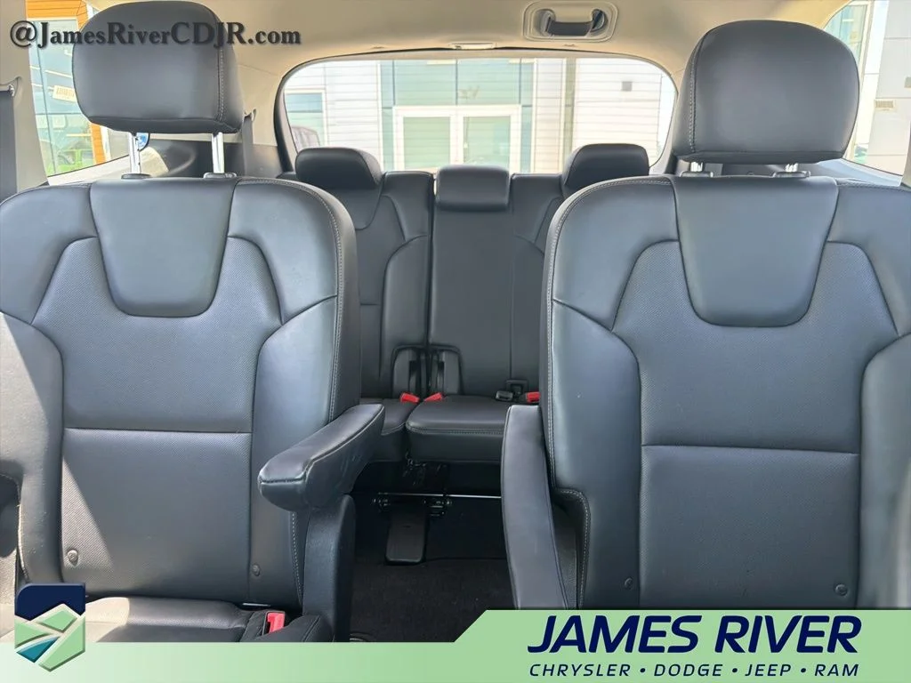 Used 2025 Silver Kia S image 12