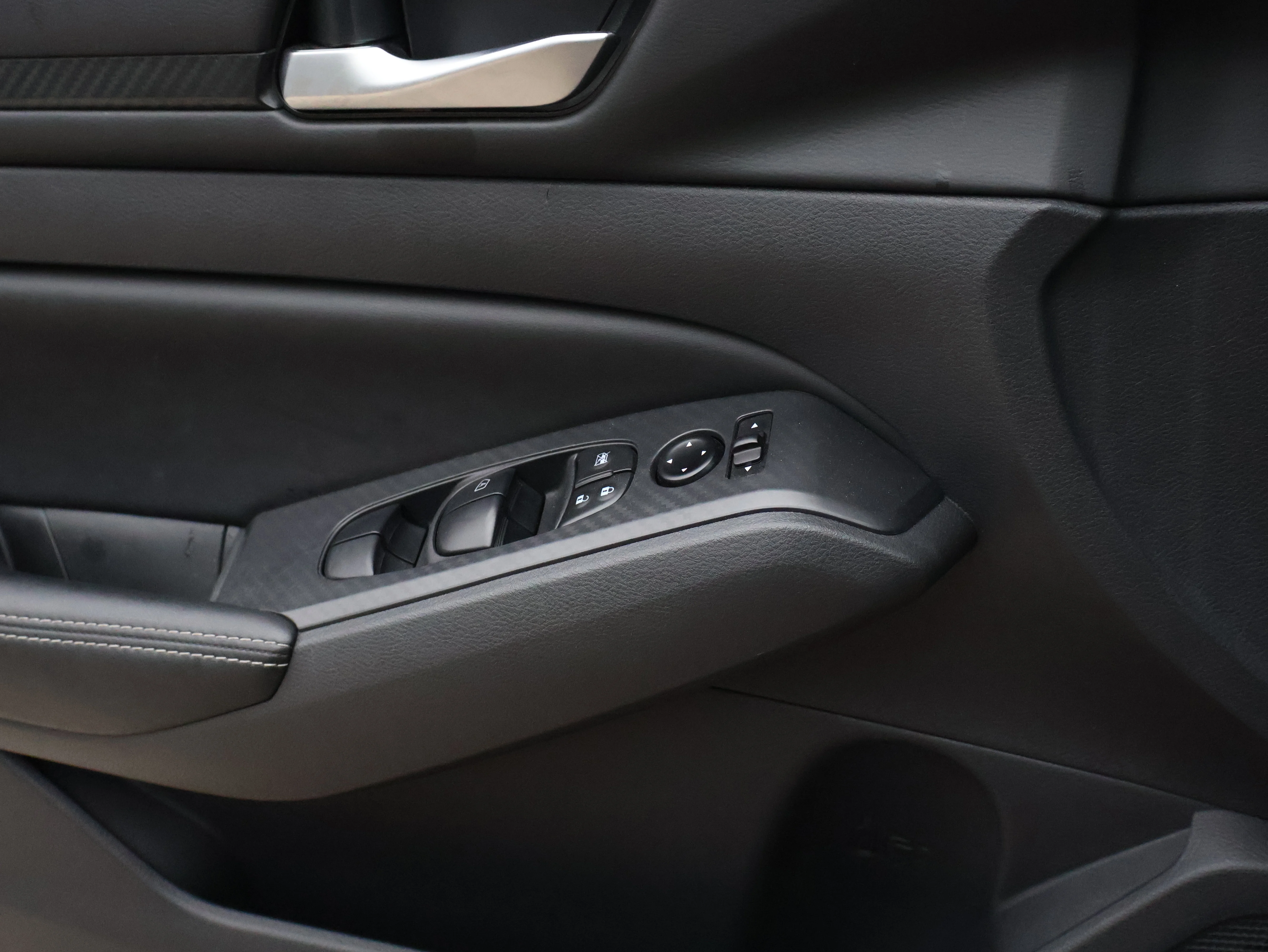 Used 2025 Gun Metallic Nissan SV image 40