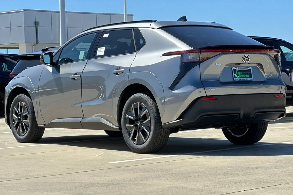 New 2026 Heavy Metal <sup>1</sup> Toyota  XLE image 6
