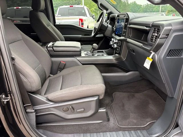 Used 2024 Black Metallic Ford XLT image 15