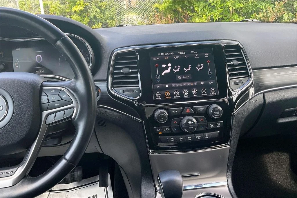 Used 2021 Silver Jeep Limited image 5