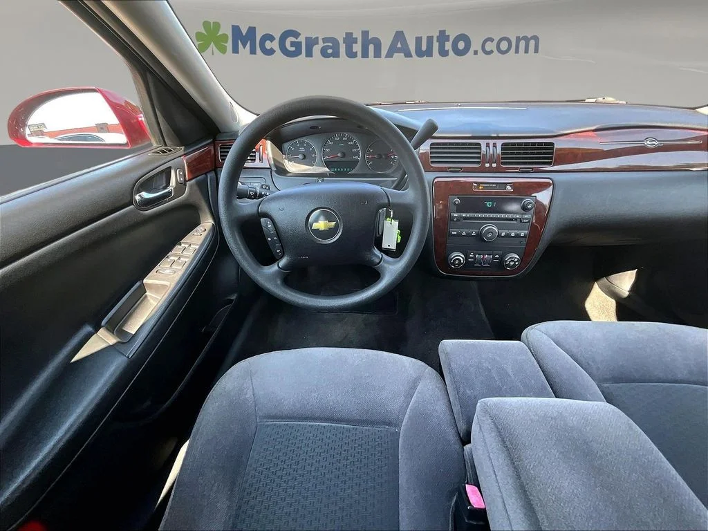 Used 2006 Red Chevrolet LT image 10