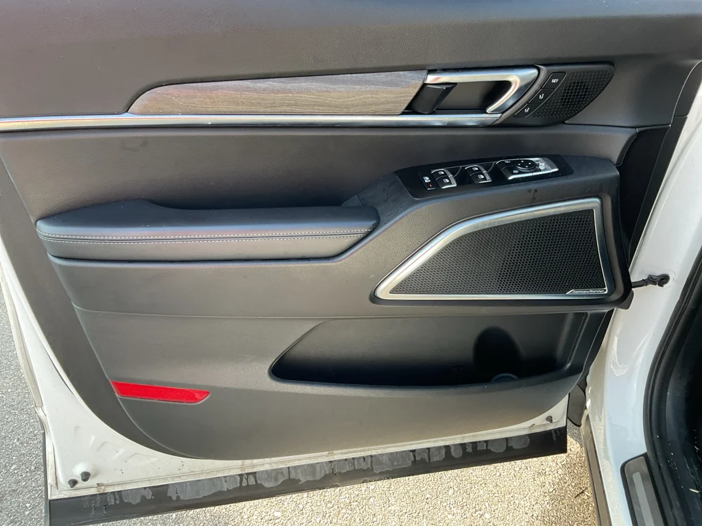 Used 2020 Snow White Pearl Kia SX image 15