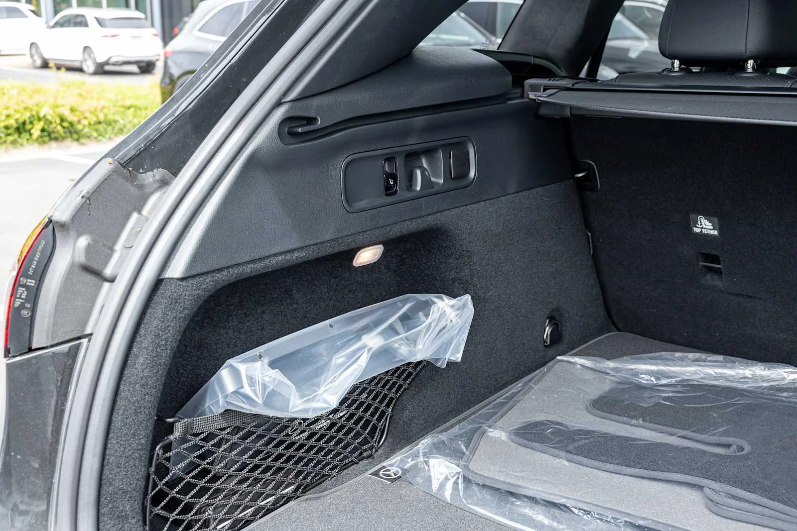 New 2026 Graphite Grey Metallic Mercedes-Benz GLC 300 image 26