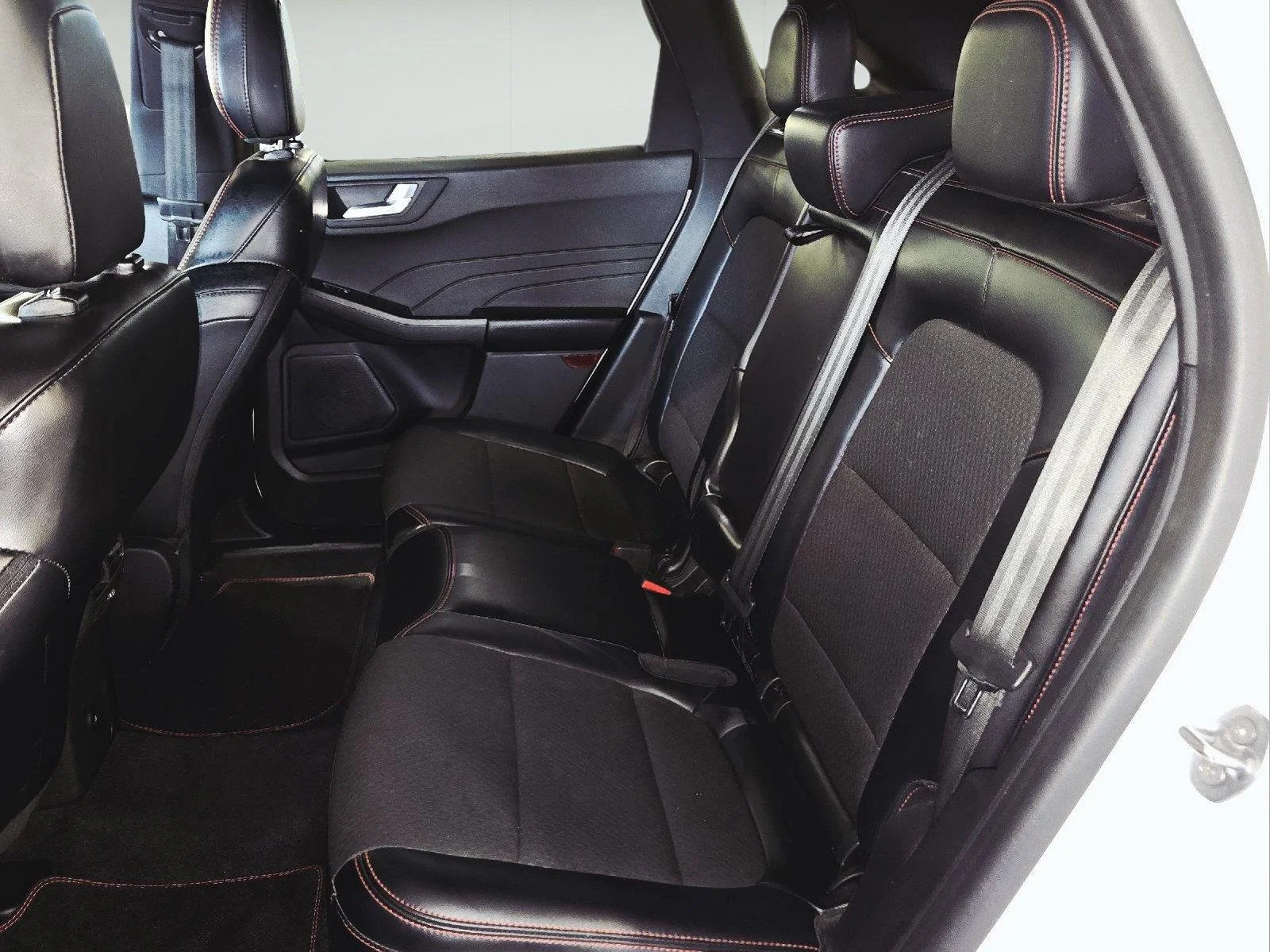 Used 2023 Oxford White Ford ST-Line Select image 32