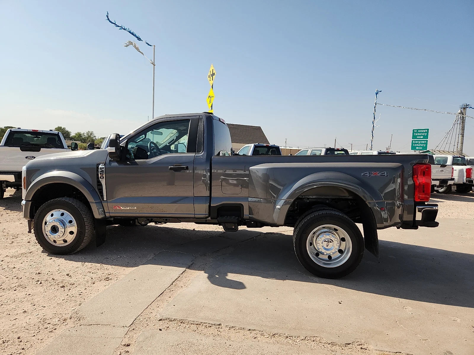 New 2027 Carbonized Gray Metallic Ford XLT image 4