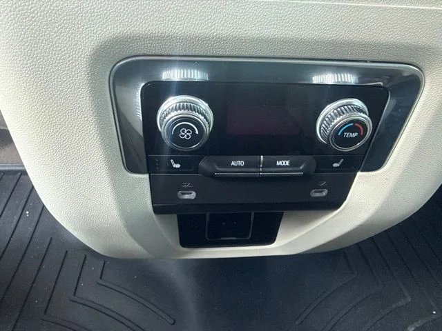 Used 2023 White GMC Denali image 27