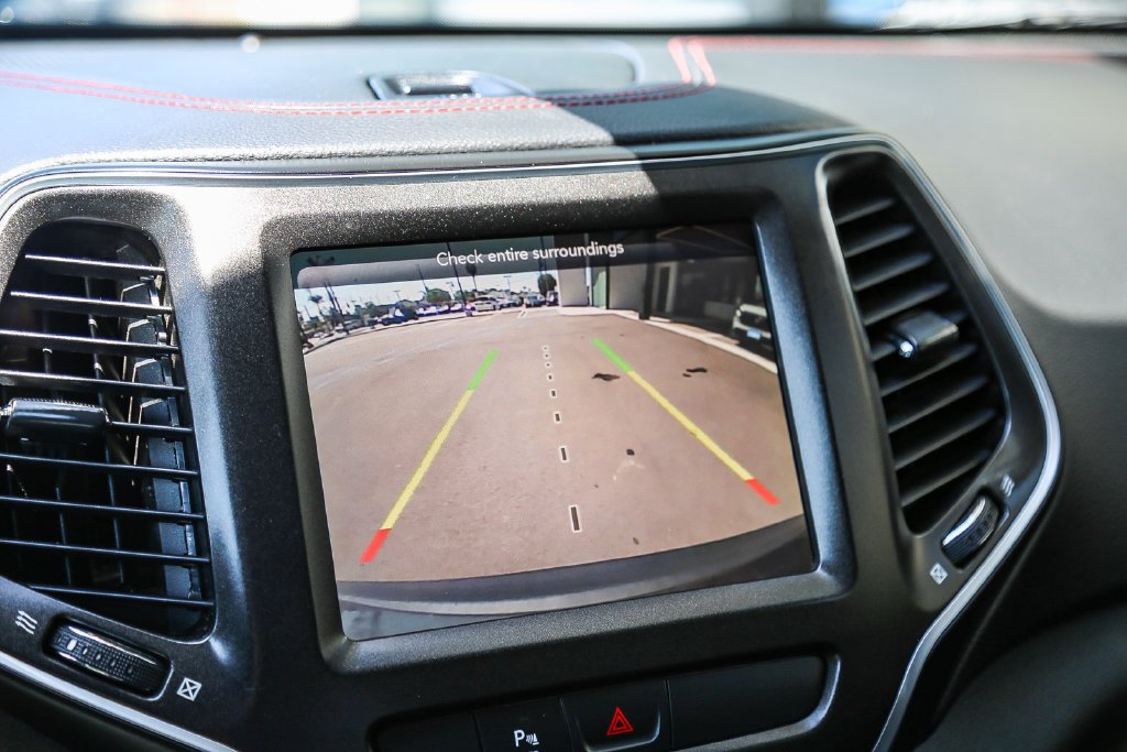 Used 2019 Crystal Metallic Jeep Trailhawk image 24