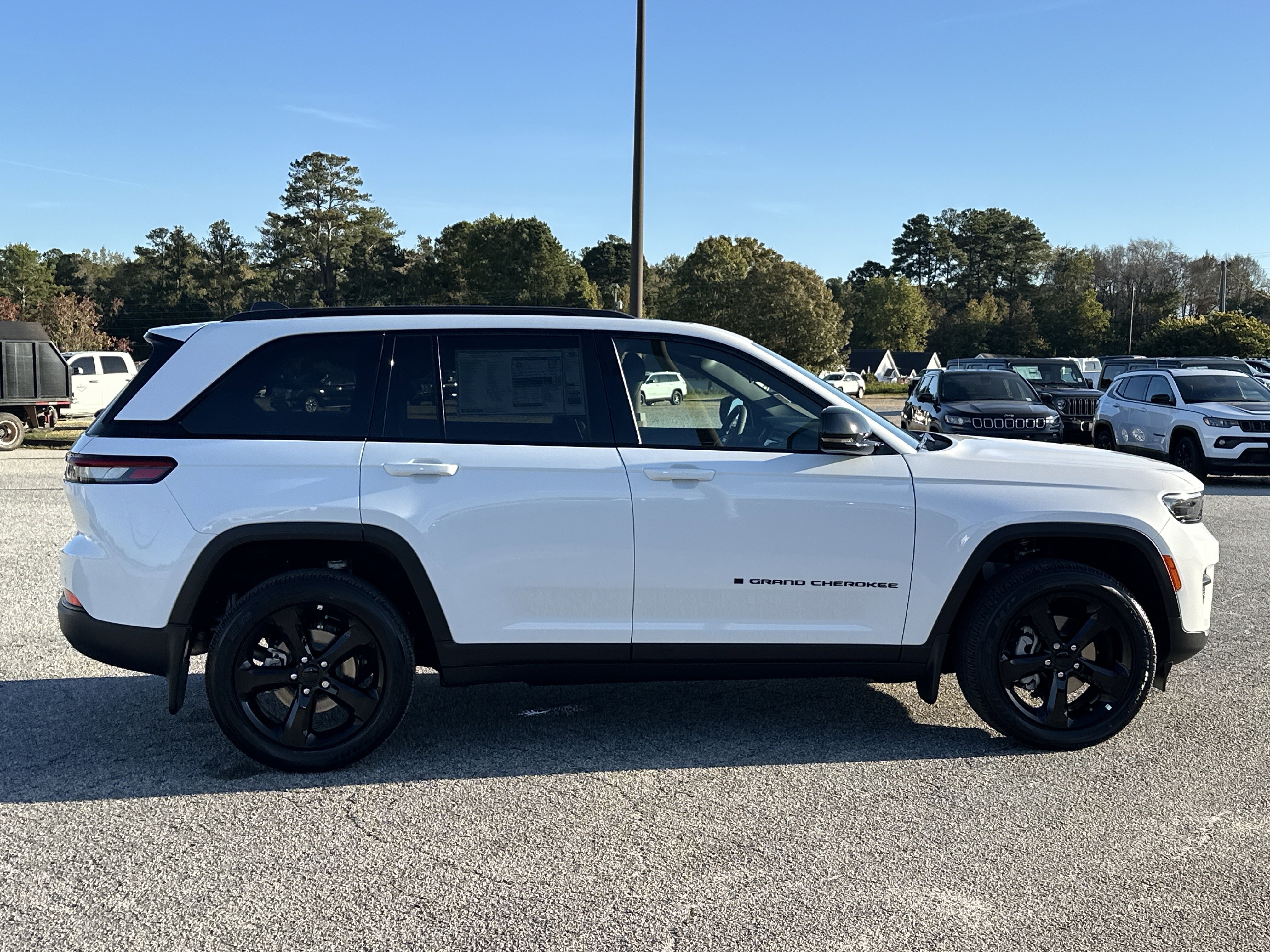 2025 Jeep Grand Cherokee Altitude - Photo 9