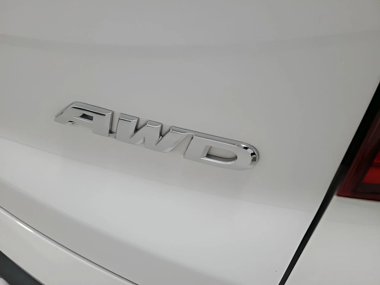 Certified Used 2023 Platinum White Pearl Honda EX-L image 8