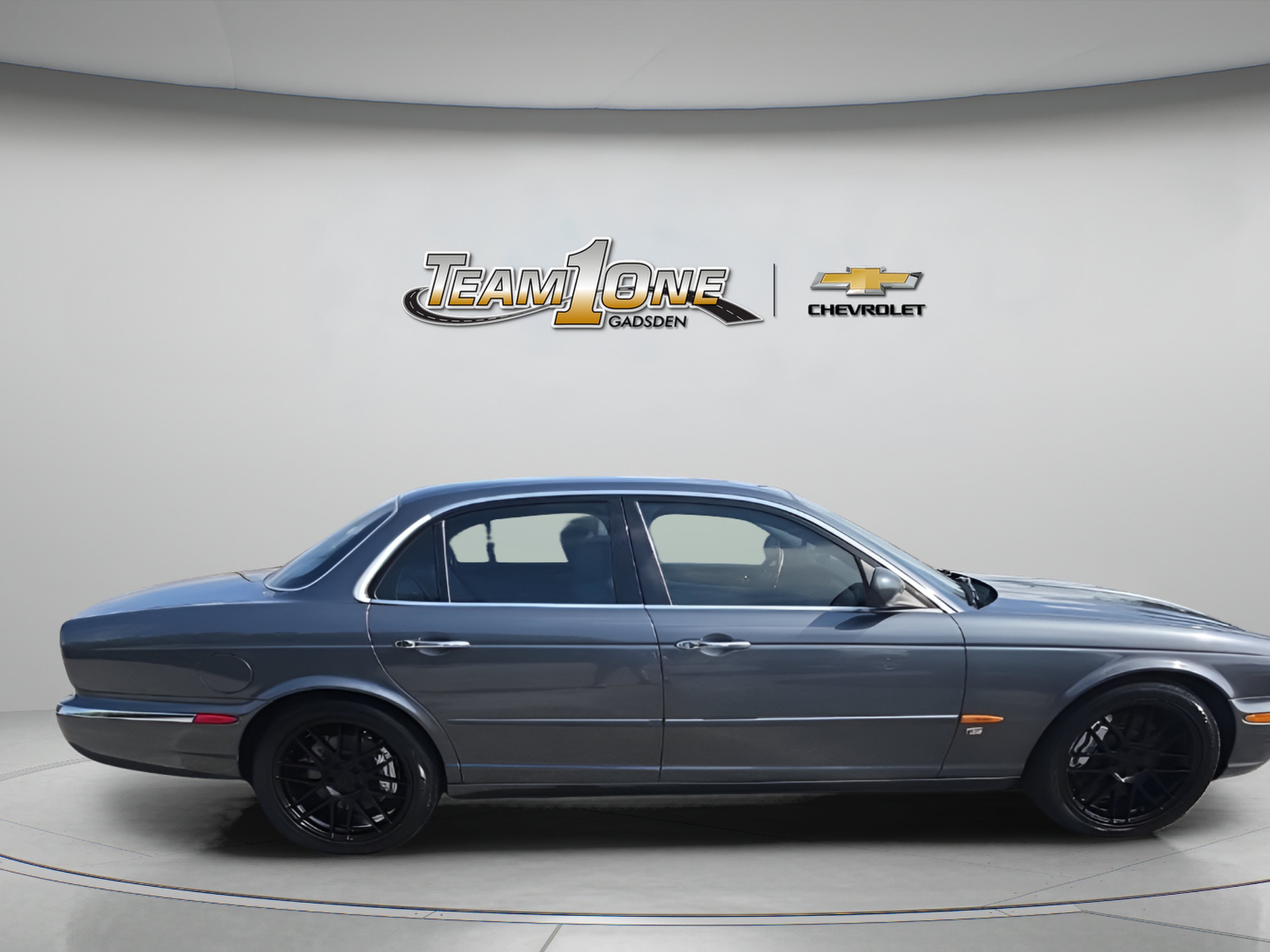 Used 2004  Jaguar XJR image 8