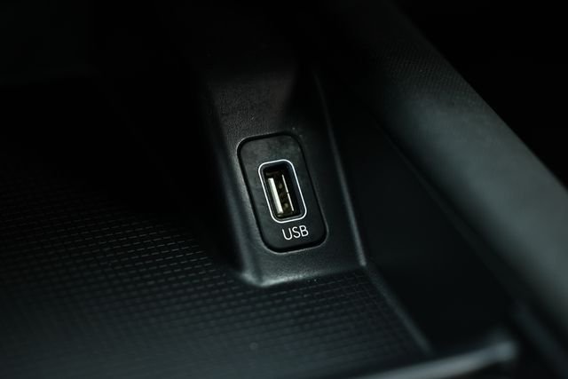 Used 2023 Onyx Black Hyundai SE image 40