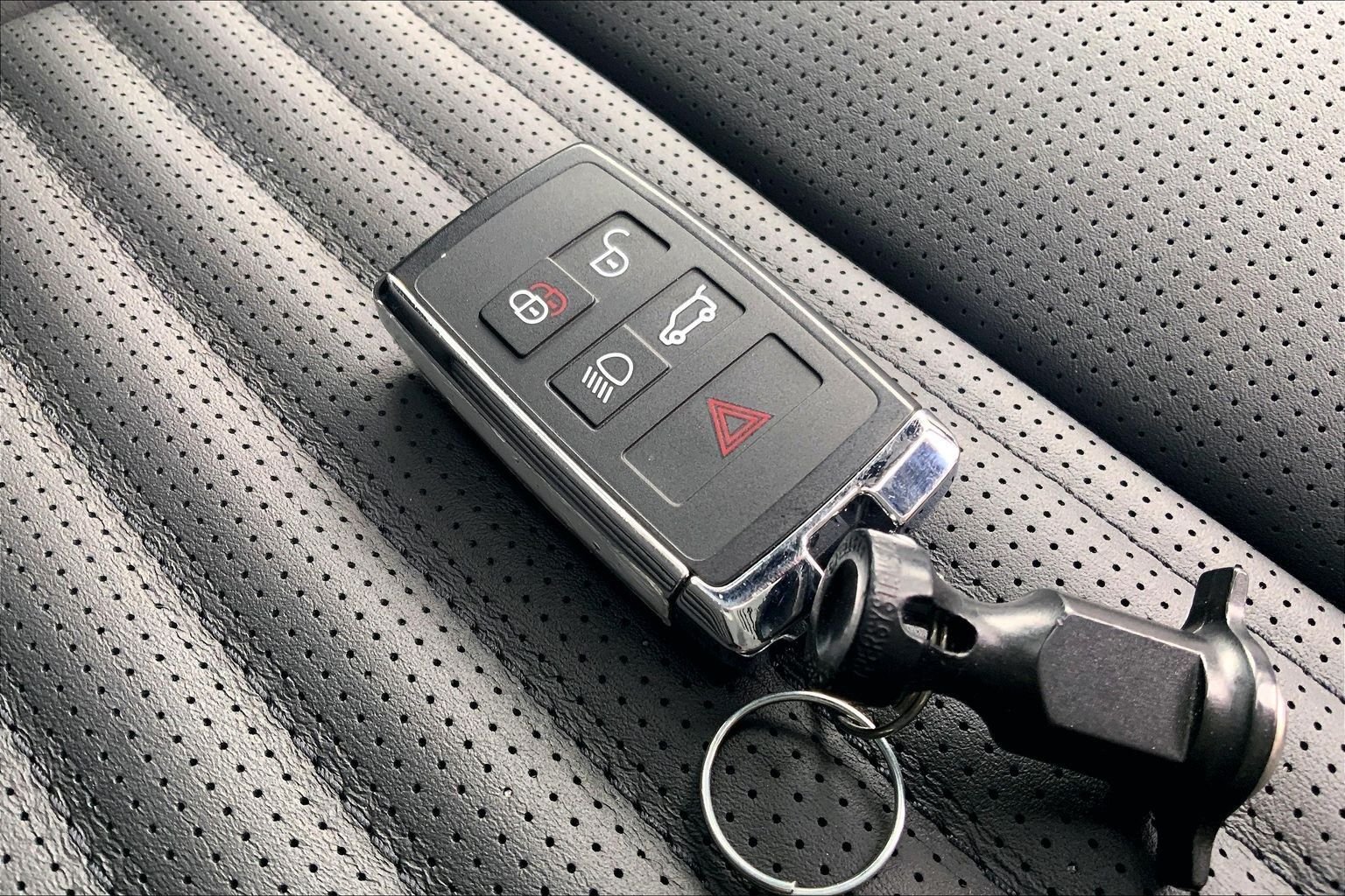 Certified Used 2025 Santorini Black Metallic Land Rover Dynamic SE image 13
