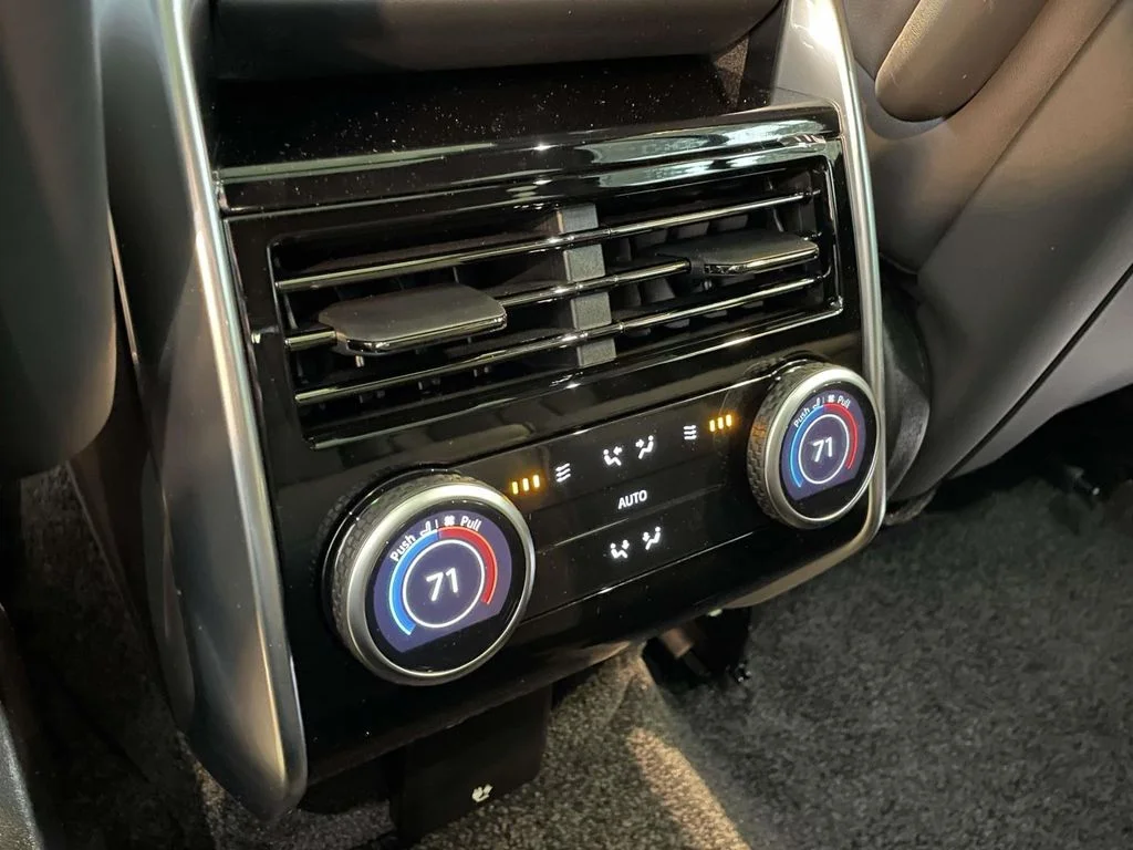 New 2026 Carpathian Grey Land Rover SE image 23
