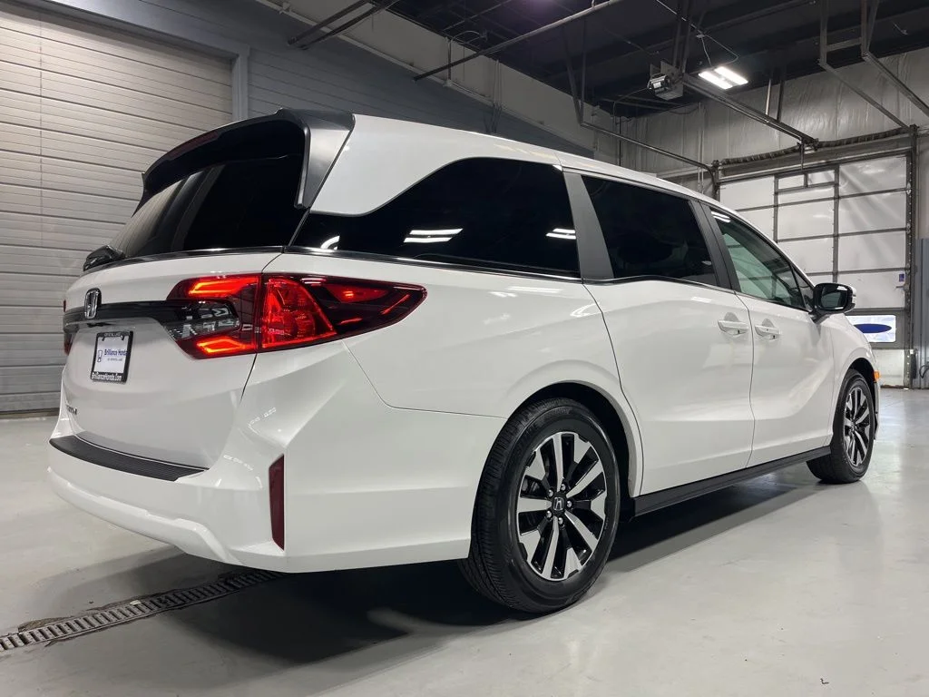 Used 2026 Platinum White Pearl Honda EX-L image 7
