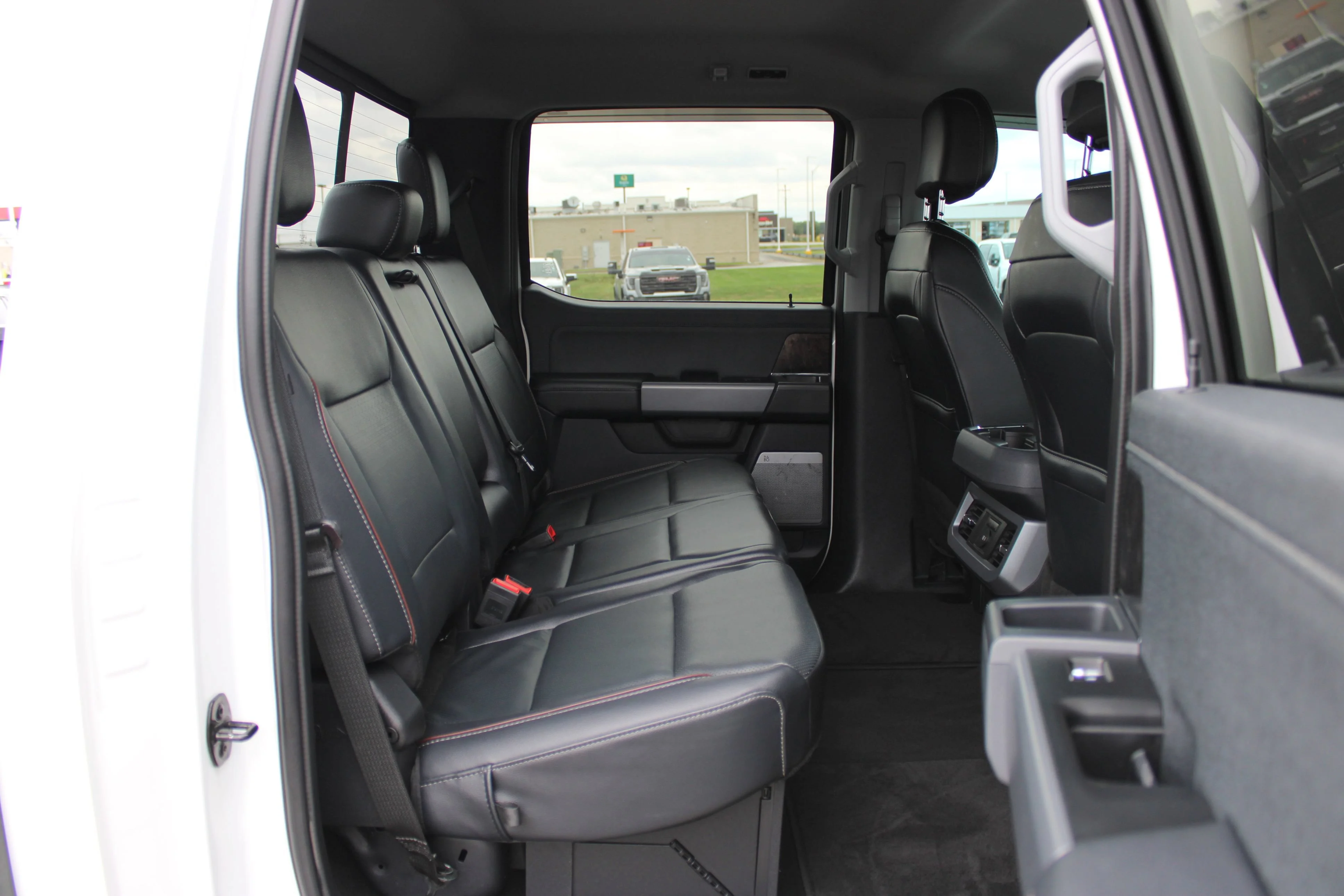 Used 2024 Star White Metallic Tri-Coat Ford Lariat image 23