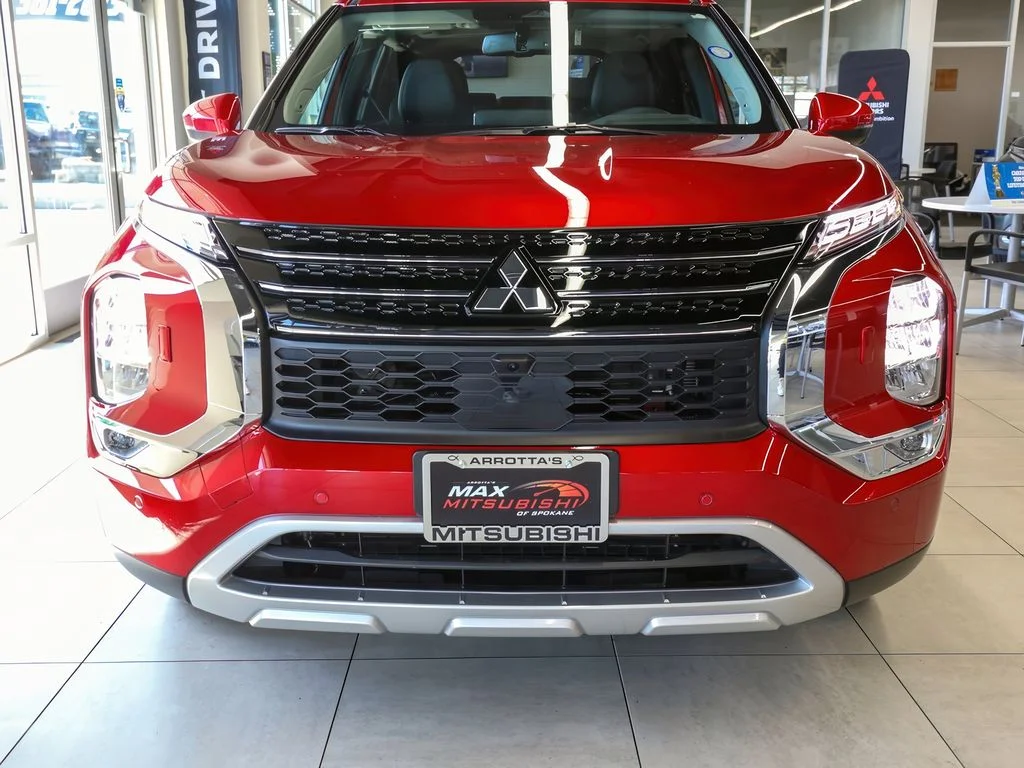 New 2025 Red Diamond Mitsubishi SE image 31