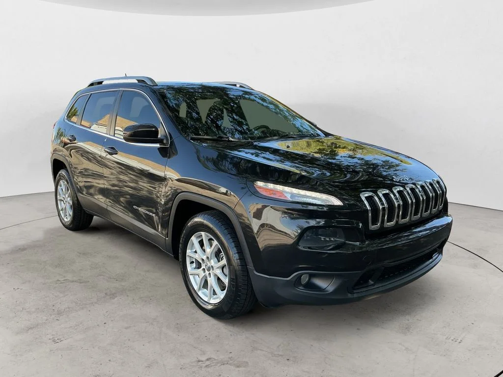 Used 2014 Black Jeep Latitude image 3