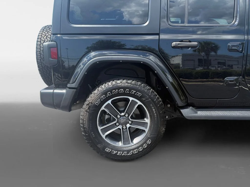 Used 2023 Black Jeep Sahara image 11