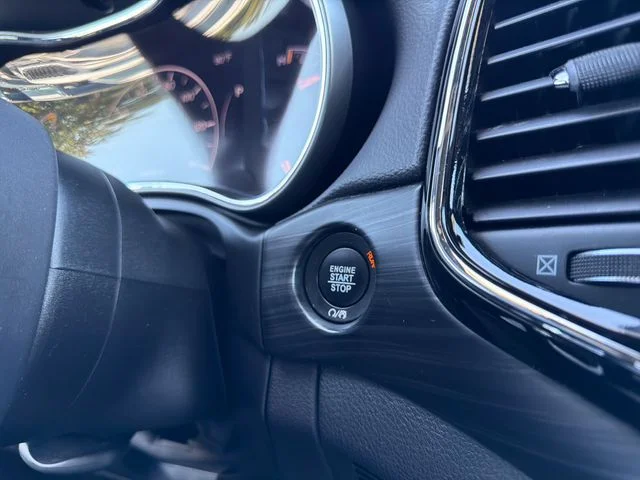 Used 2019 White Jeep Altitude image 28