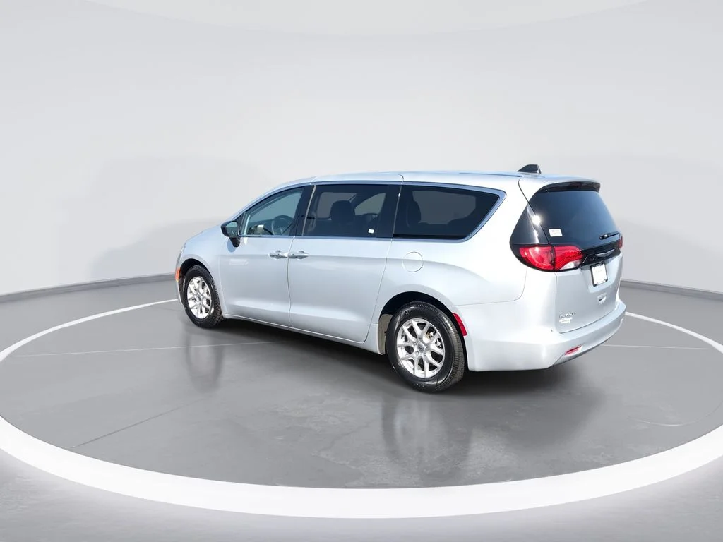 Used 2024 Silver Chrysler LX image 6