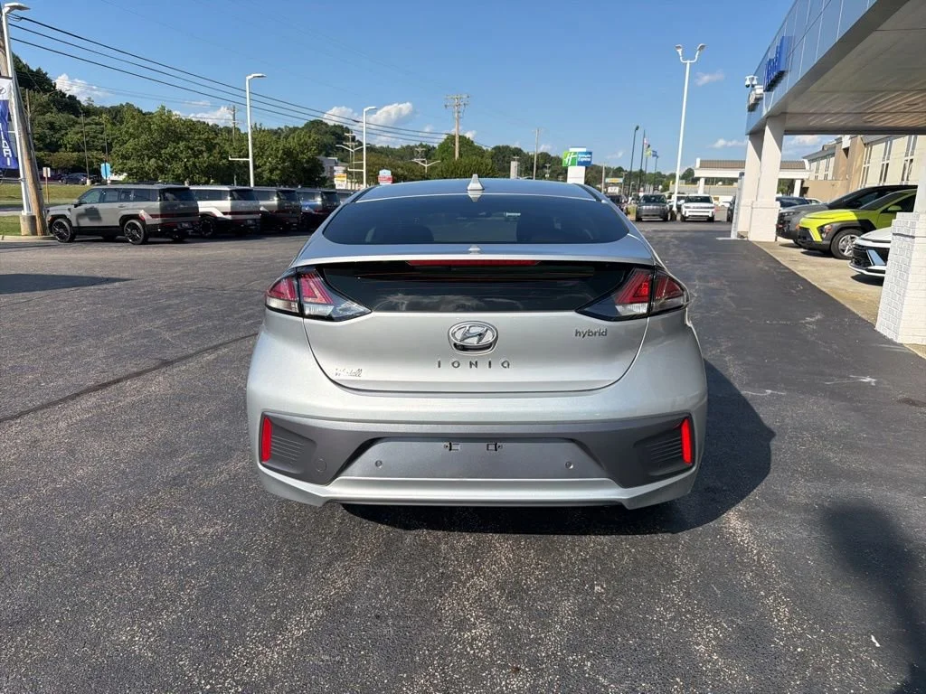 Used 2020 Stellar Silver Hyundai Limited image 6
