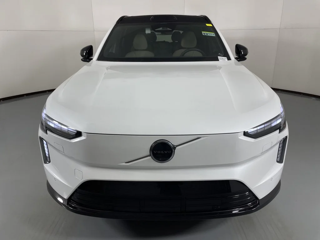Used 2025 White Volvo Twin Motor Performance Plus image 3